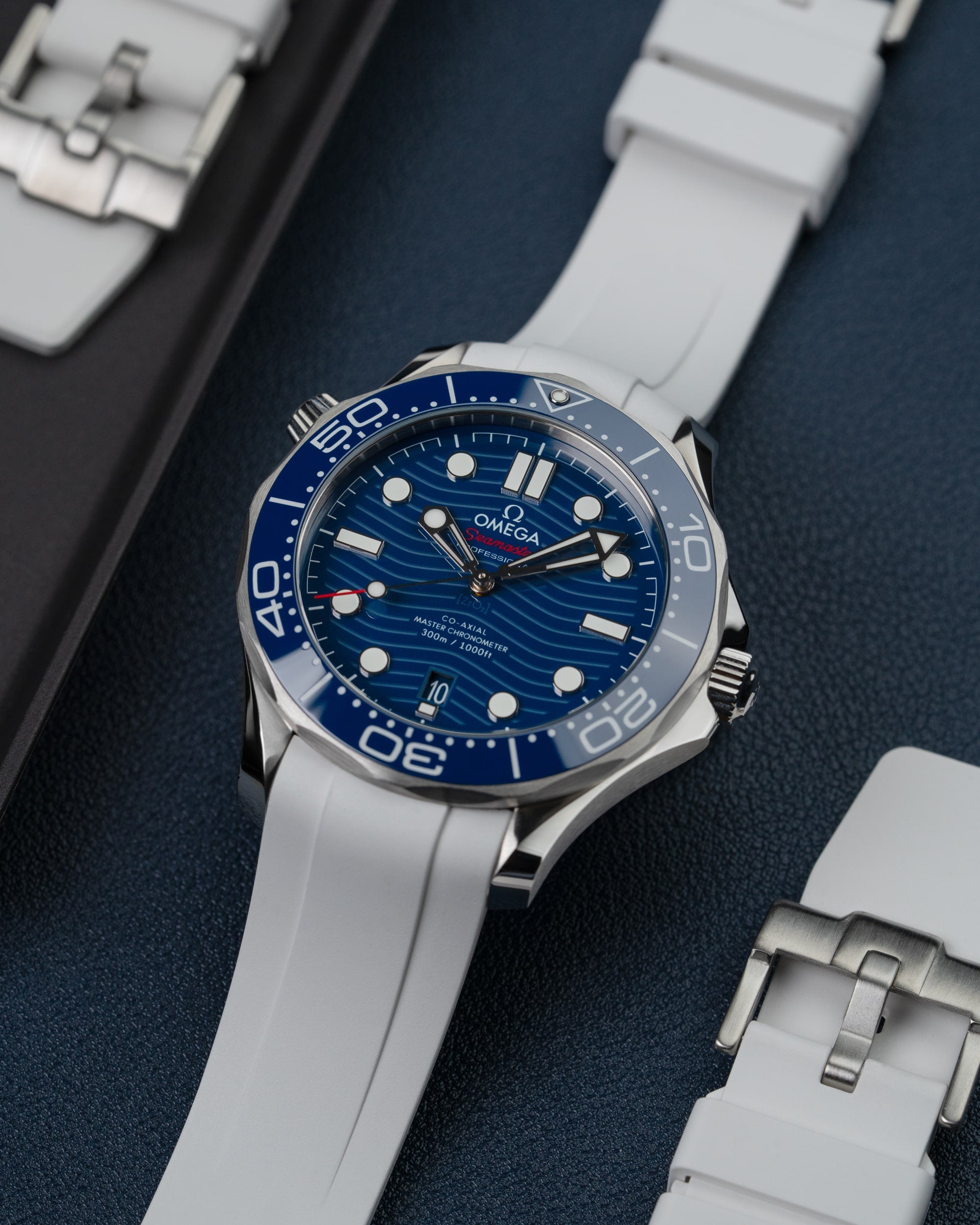 Omega seamaster blue rubber strap best sale